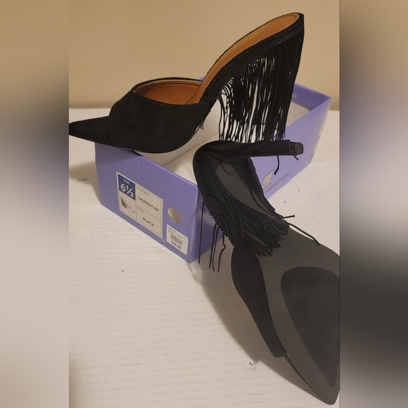 Brand NEW Black Low Heel W/Fringe - Picture 2 of 6
